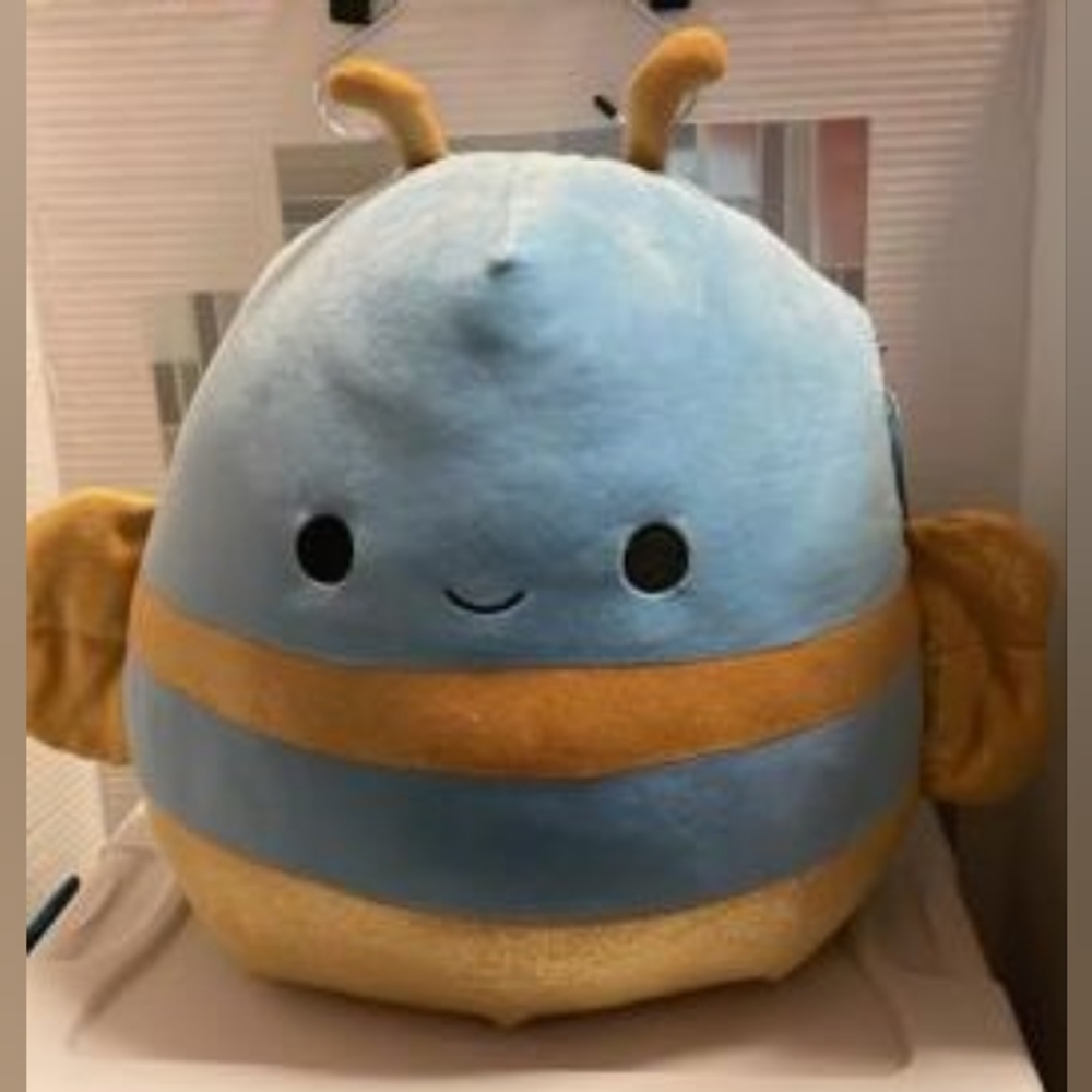 NWT 2023 Queen Bee Adopt Me!